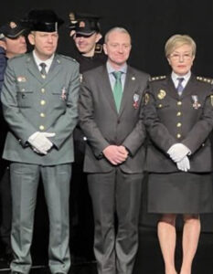 Policia Local de La Alcudia, condecora a Octavio Morellá